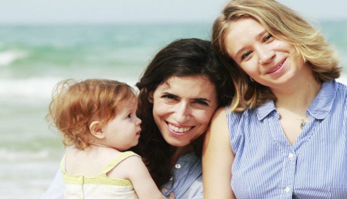 7 Ways Confident Moms Raise Daughters Who Love Themselves