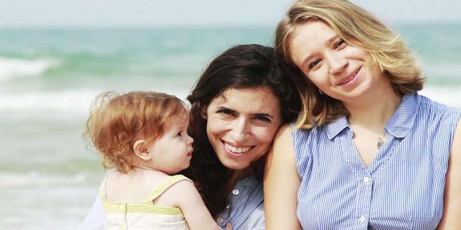 7 Ways Confident Moms Raise Daughters Who Love Themselves